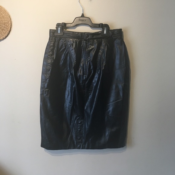 Preview size 10 mid length leather skirt. - Picture 7 of 16